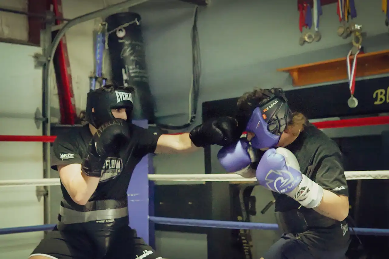 Entraînement de boxe pour adultes compétitifs au Club Boxe & Flow à Buckingham, Gatineau